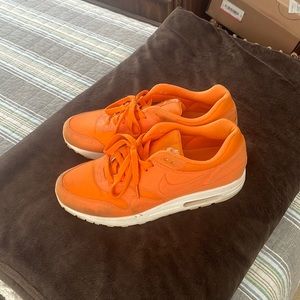Nike air max shoes orange barely been worn. Good condition.